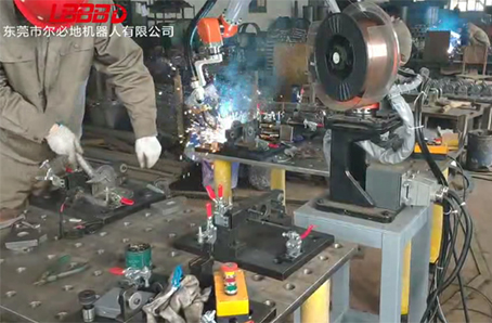 焊接機(jī)器人管道焊接